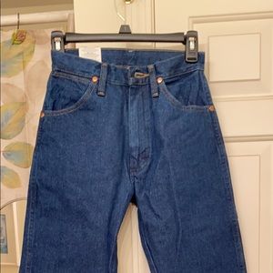 Women’s Wrangler Cowboy cut slim jean.